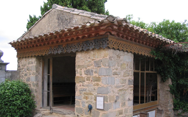 Het 'maisonnette', het kleine huisje waar Saunière tijdelijk zijn bibliotheek en bureau in had ondergebracht